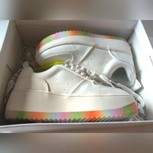 New Wild Pair Women's White Rainbow Braxton Platform Athletic Sneakers Size 5.5